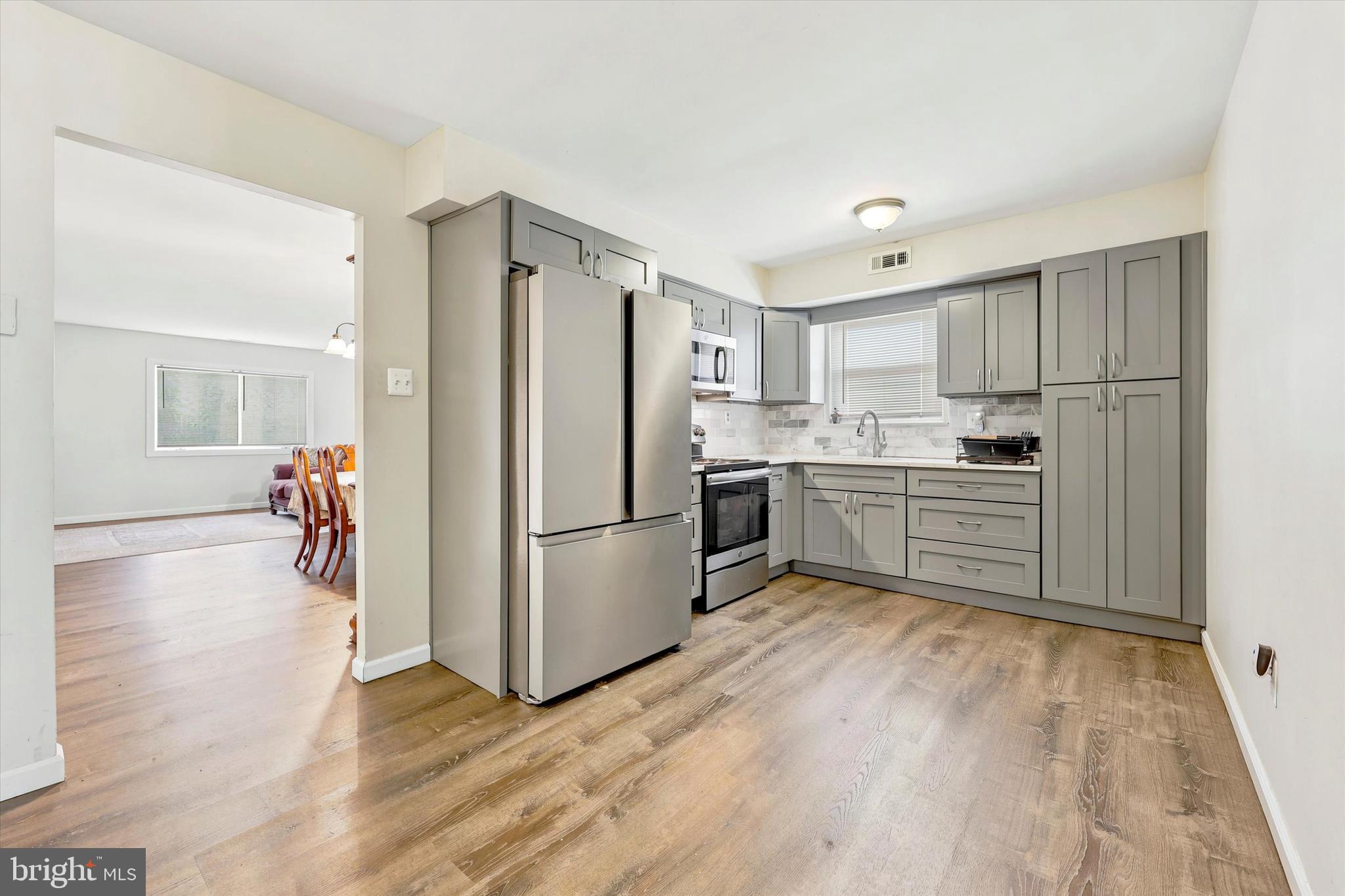 1384 ARUNDEL WAY