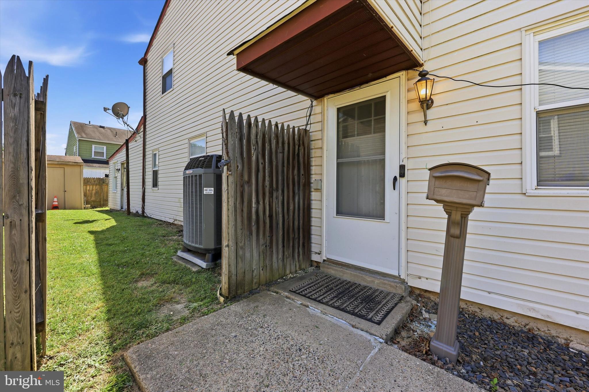 1384 ARUNDEL WAY