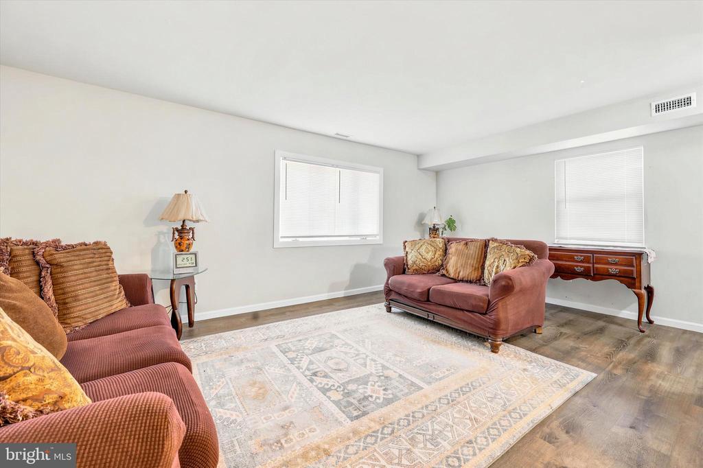 1384 ARUNDEL WAY