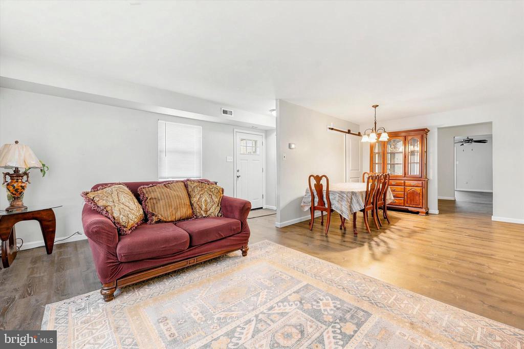 1384 ARUNDEL WAY