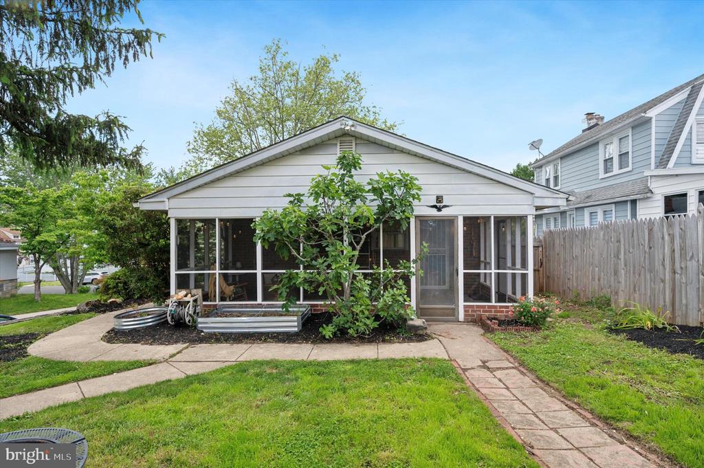 131 S Lynn Blvd