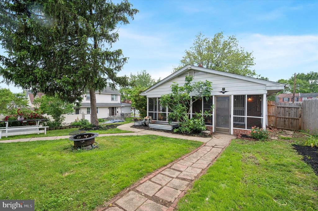 131 S Lynn Blvd
