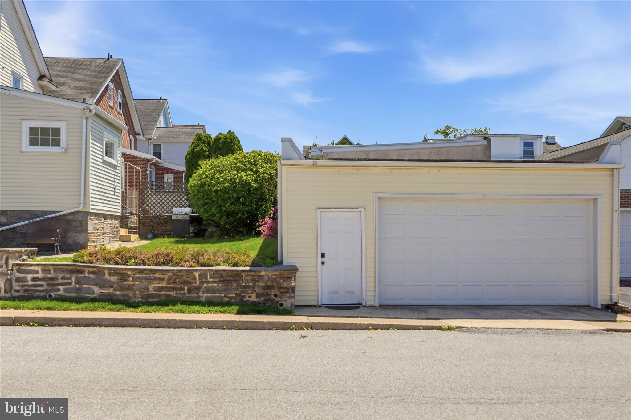 2438 E COUNTY LINE ROAD