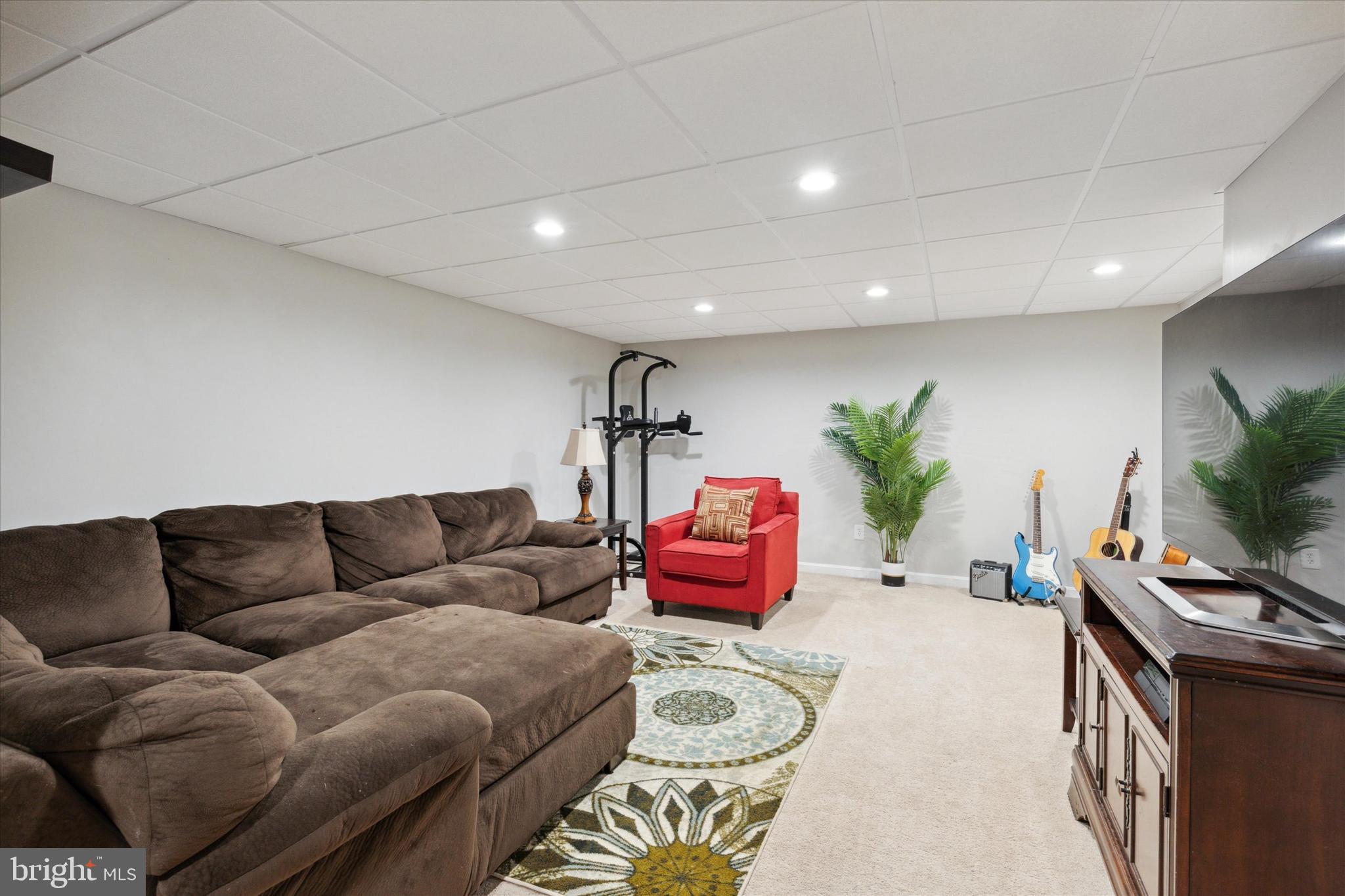 135 Spruce Ln