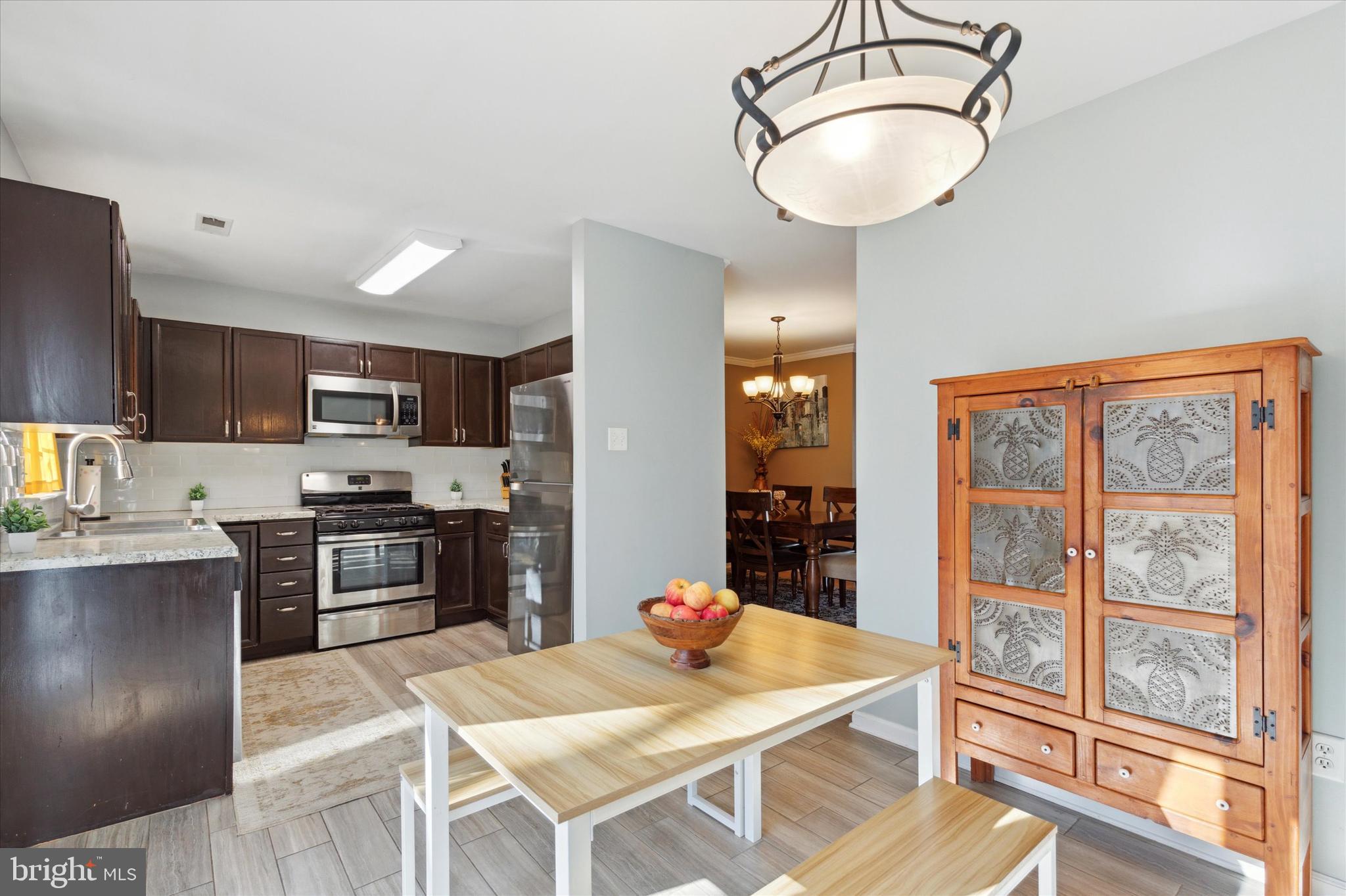 135 Spruce Ln