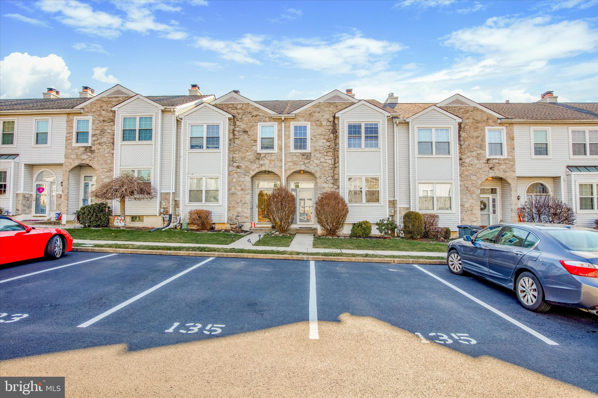 135 Spruce Ln