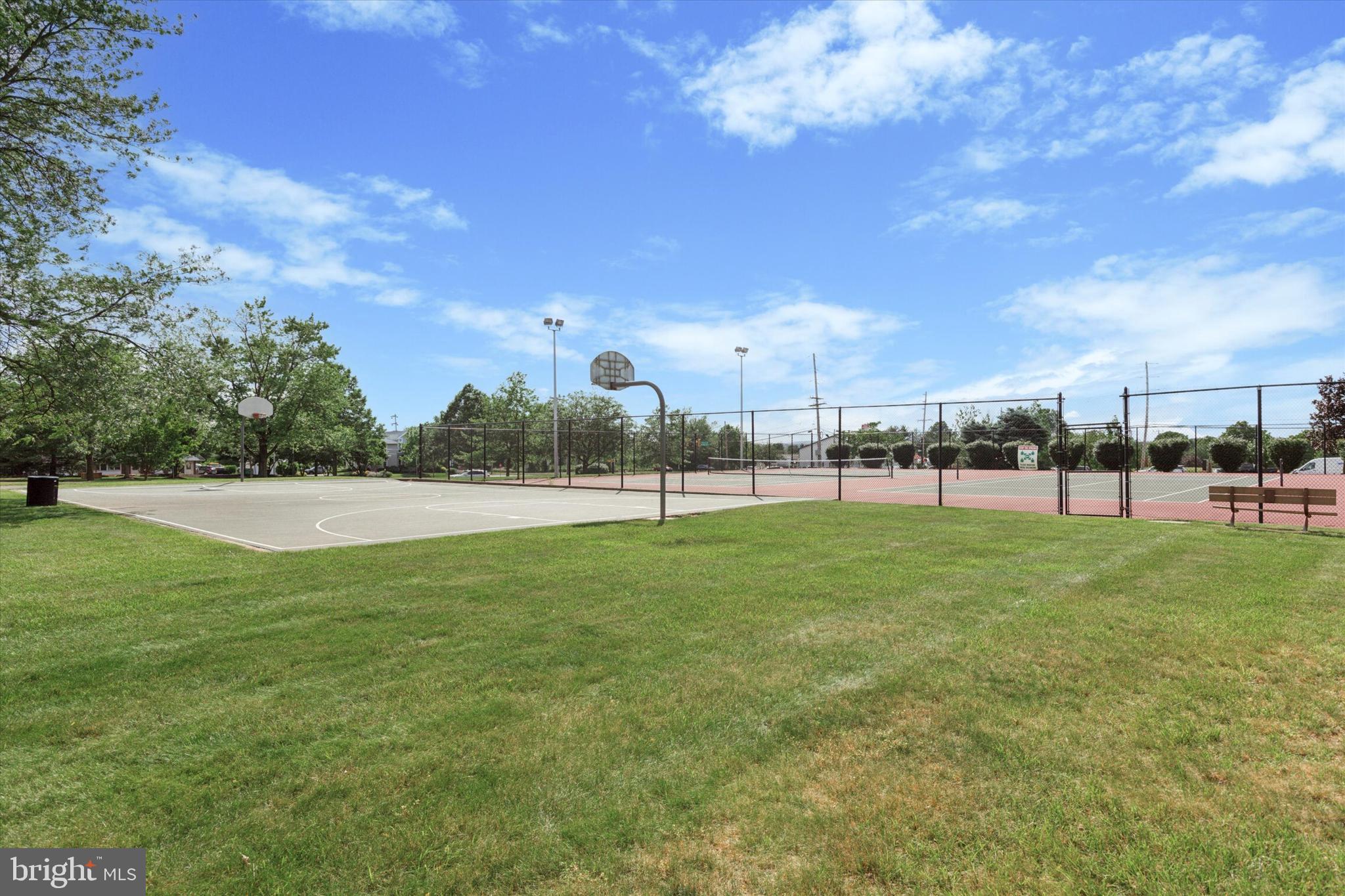 909-B STOCKTON CT #B