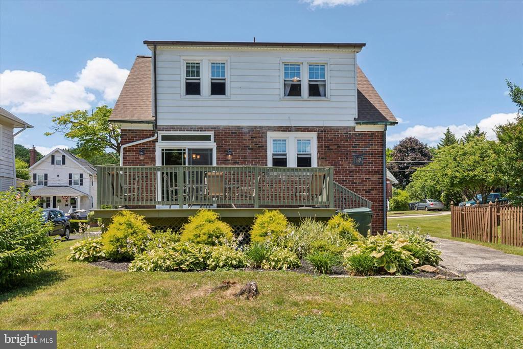 469 Roslyn Ave