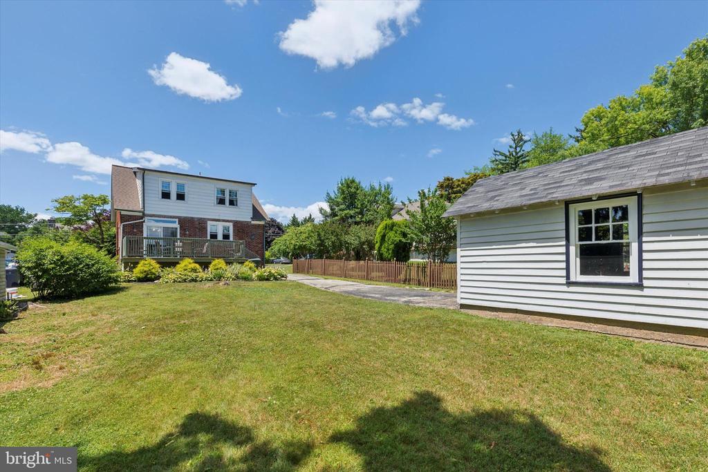 469 Roslyn Ave