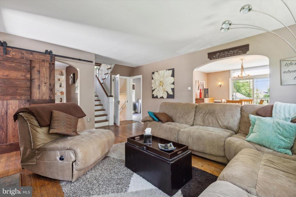 469 Roslyn Ave