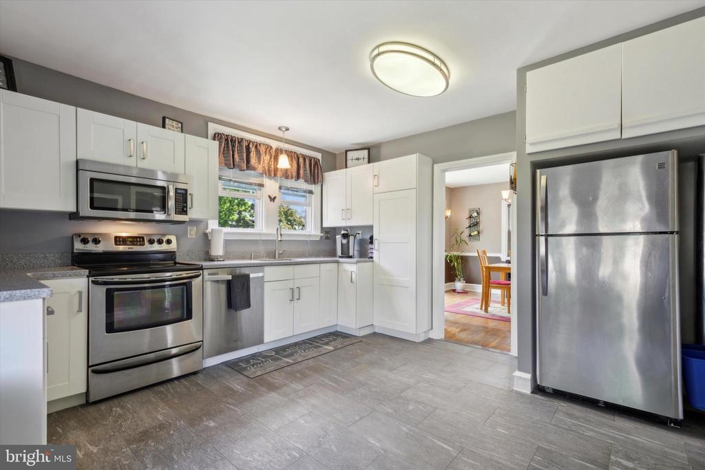 469 Roslyn Ave