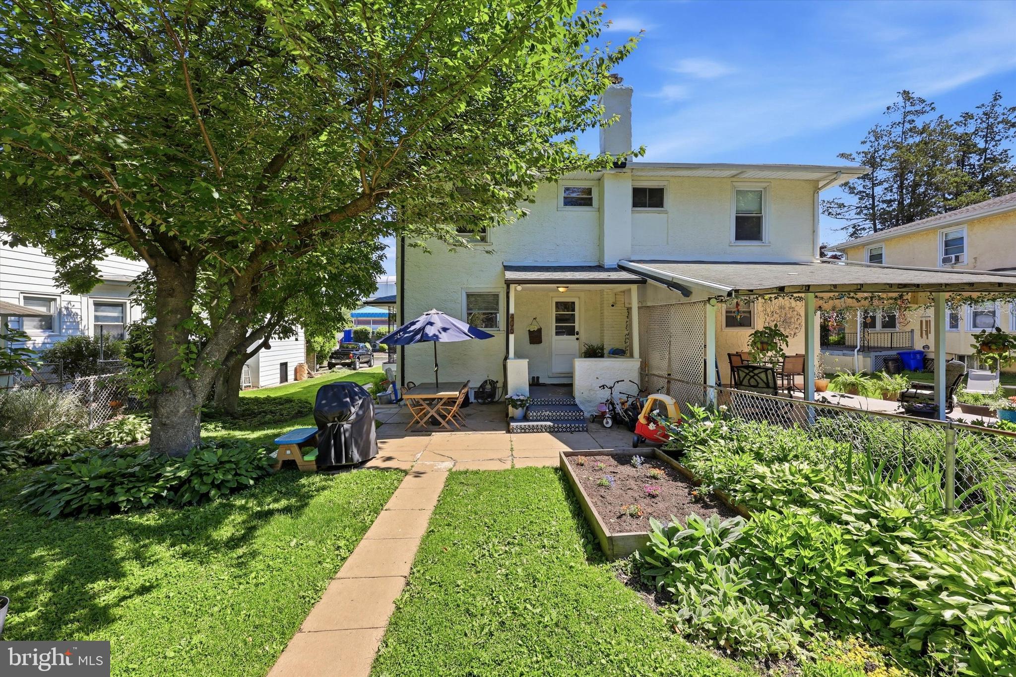 406 W GLENSIDE AVENUE