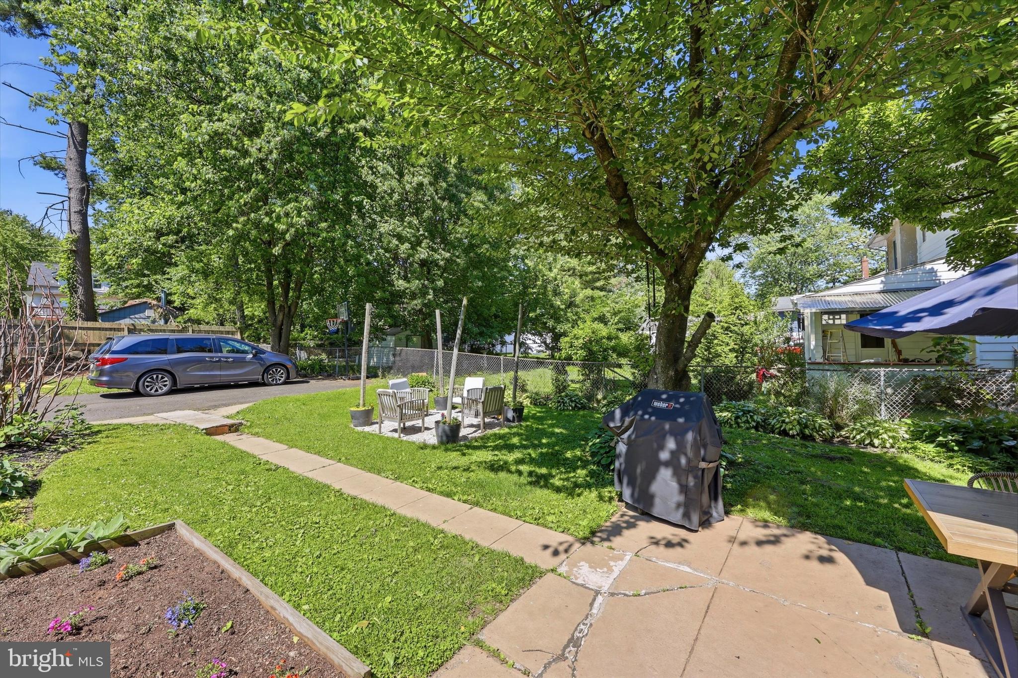 406 W GLENSIDE AVENUE