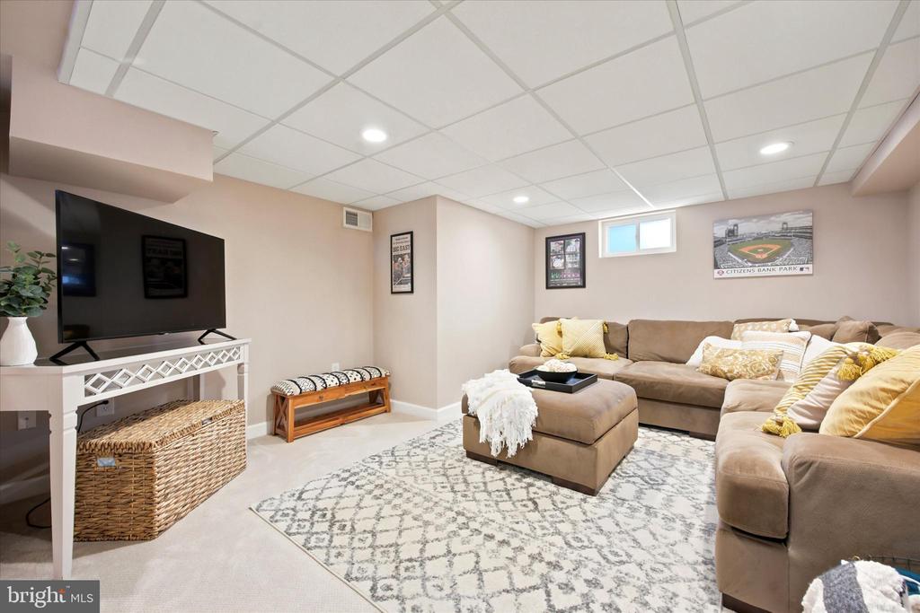 19 NEWINGTON DRIVE