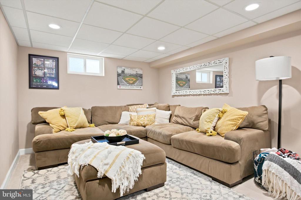 19 NEWINGTON DRIVE