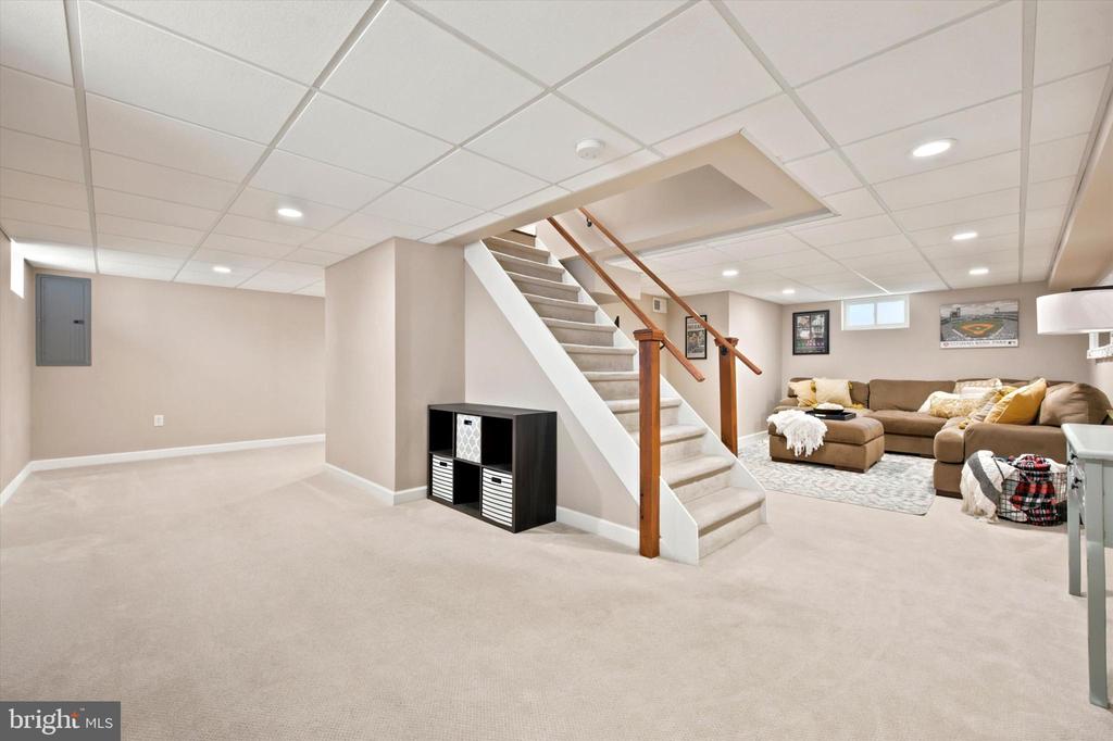 19 NEWINGTON DRIVE