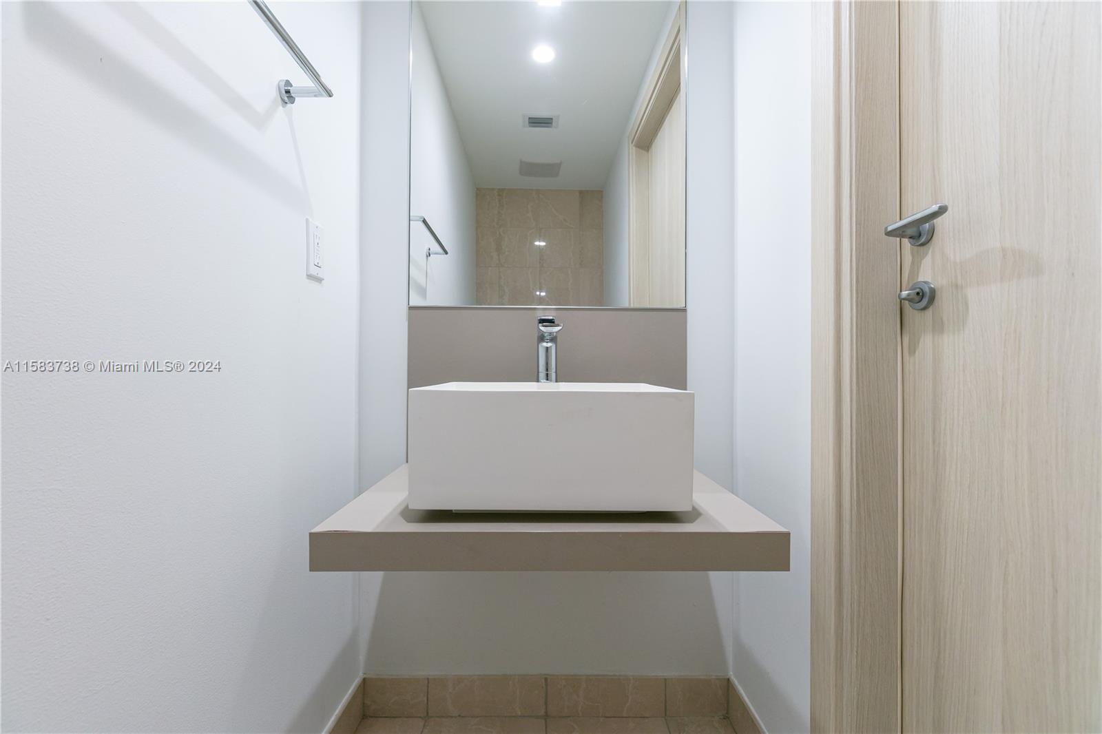 1000 NE Brickell Plz # 2815