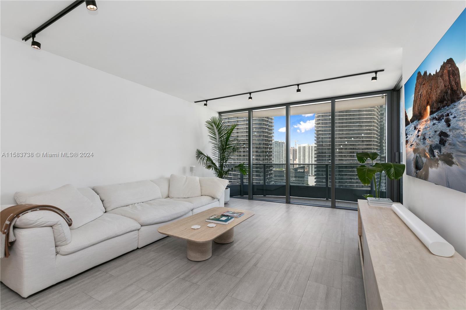 1000 NE Brickell Plz # 2815