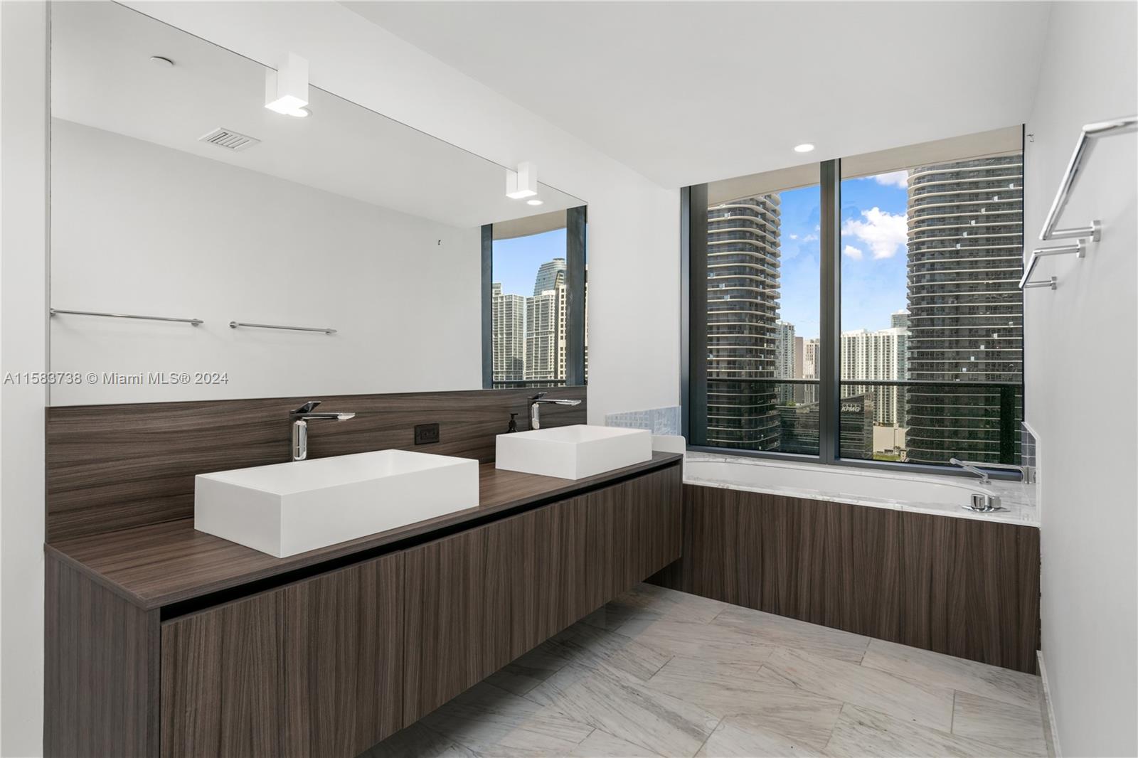 1000 NE Brickell Plz # 2815