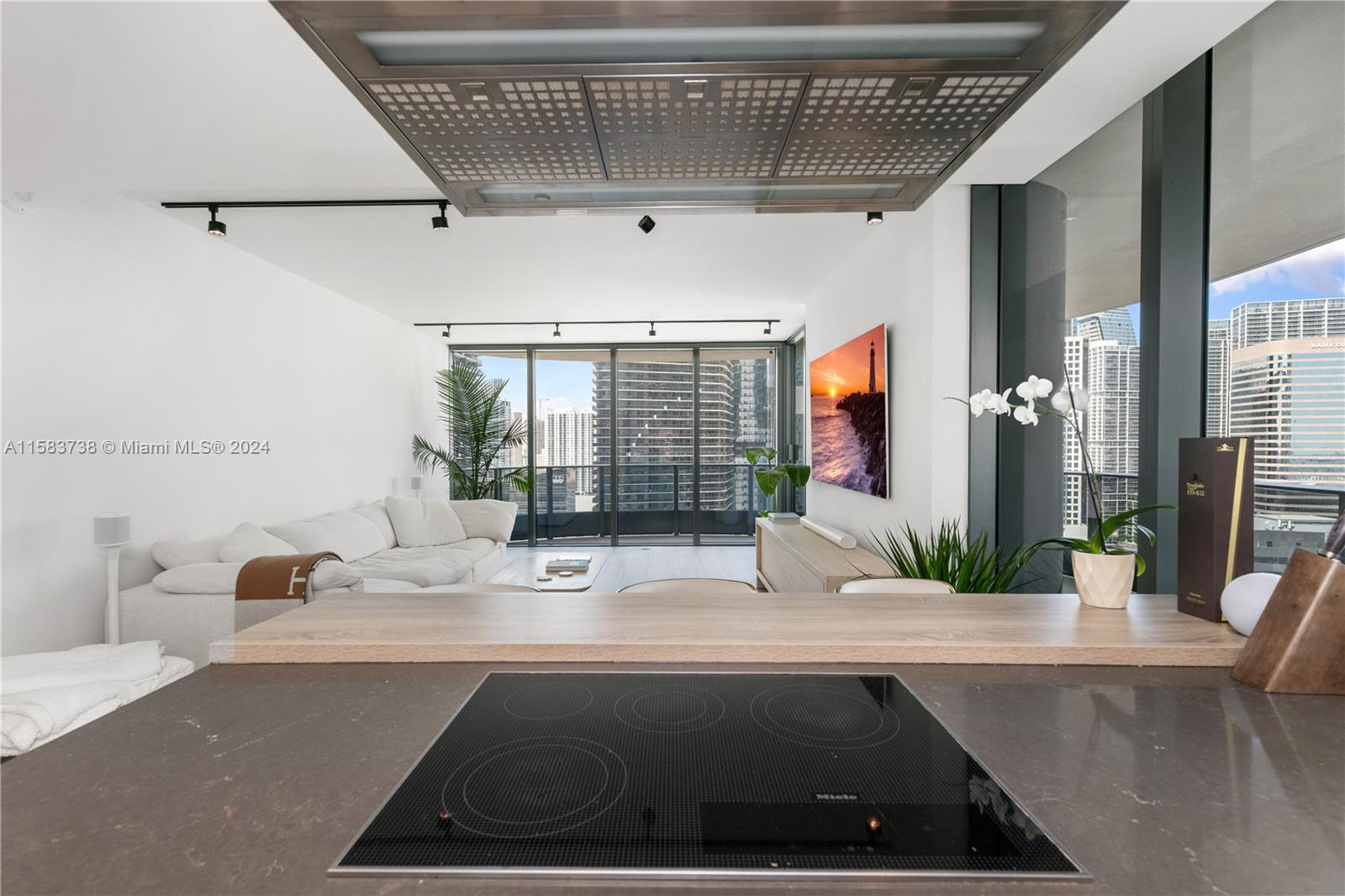 1000 NE Brickell Plz # 2815