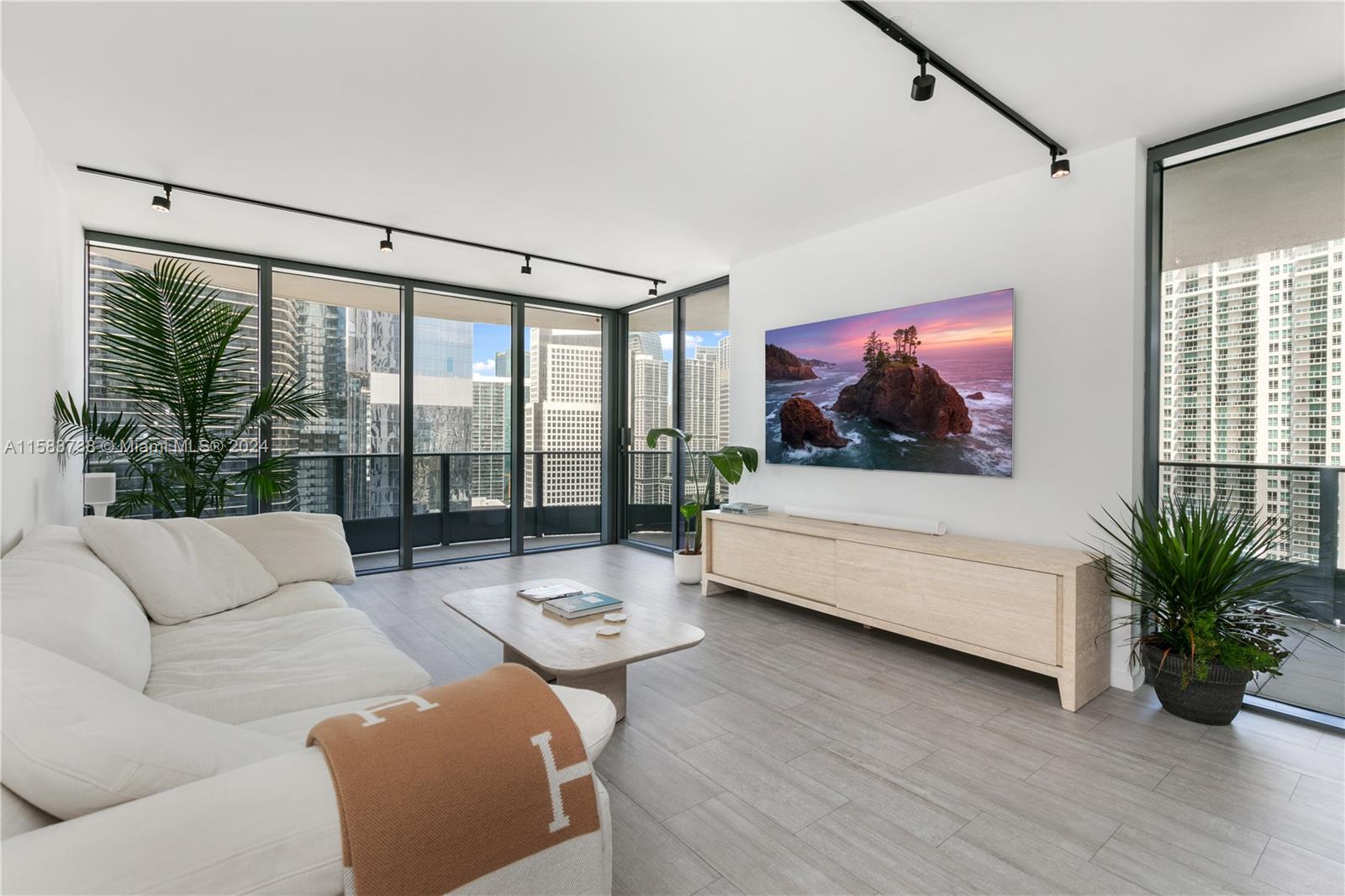 1000 NE Brickell Plz # 2815