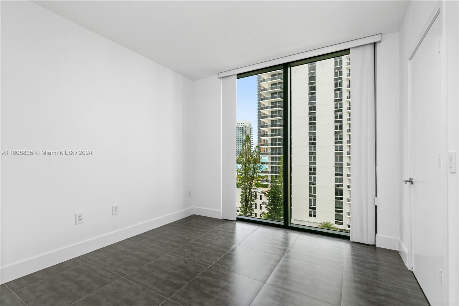 460 NE 28th St # 808