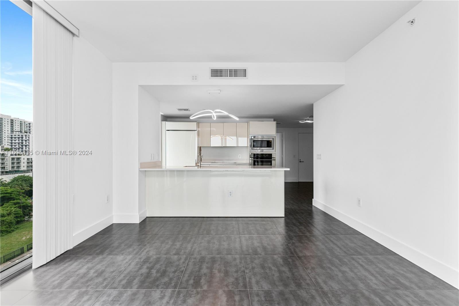 460 NE 28th St # 808