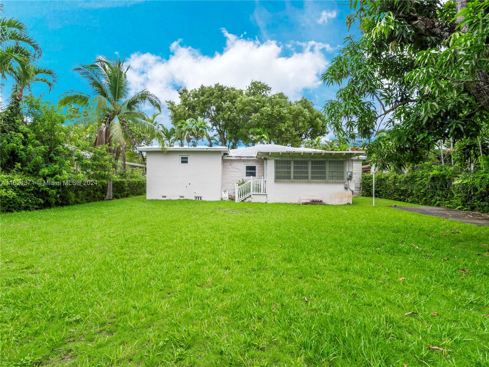 820 SW 26th Rd