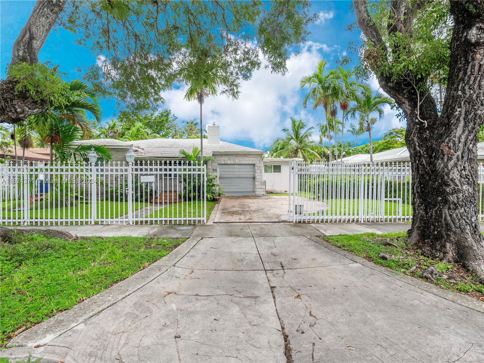 820 SW 26th Rd