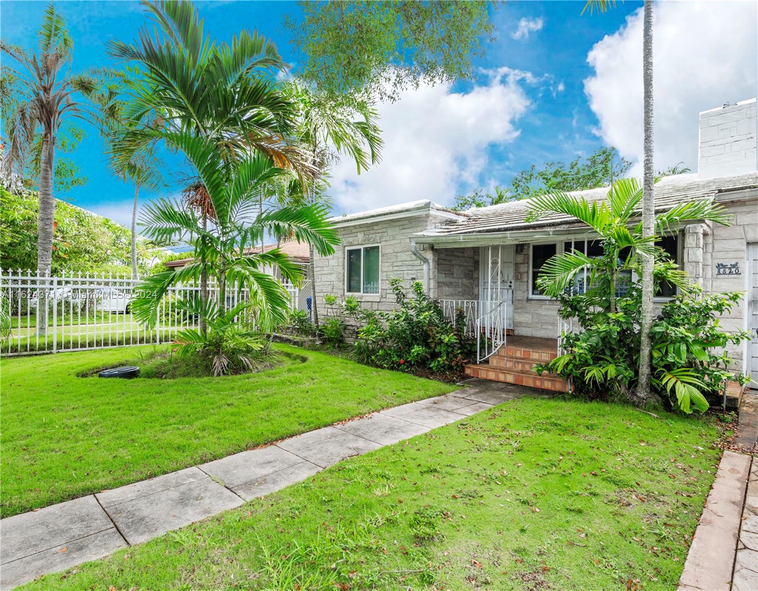 820 SW 26th Rd
