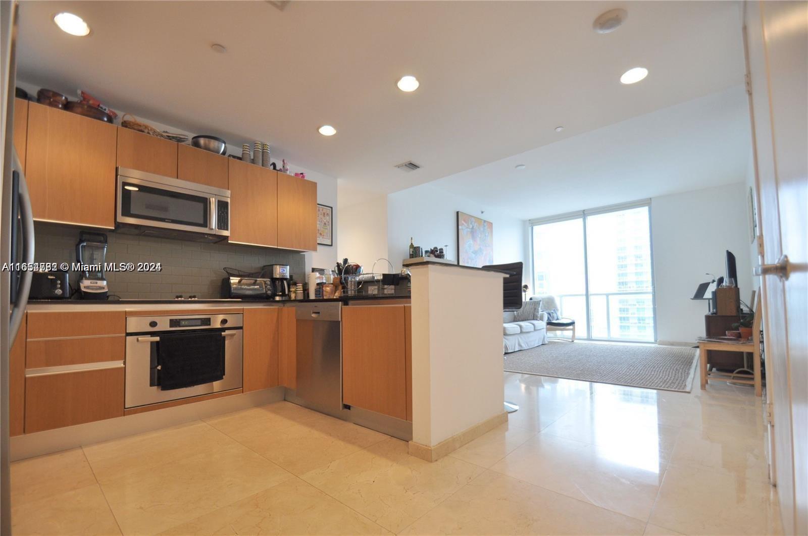 1060 Brickell Ave # 3111