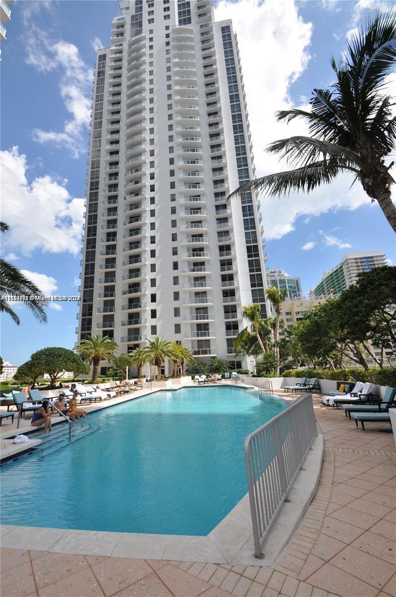 1060 Brickell Ave # 3111