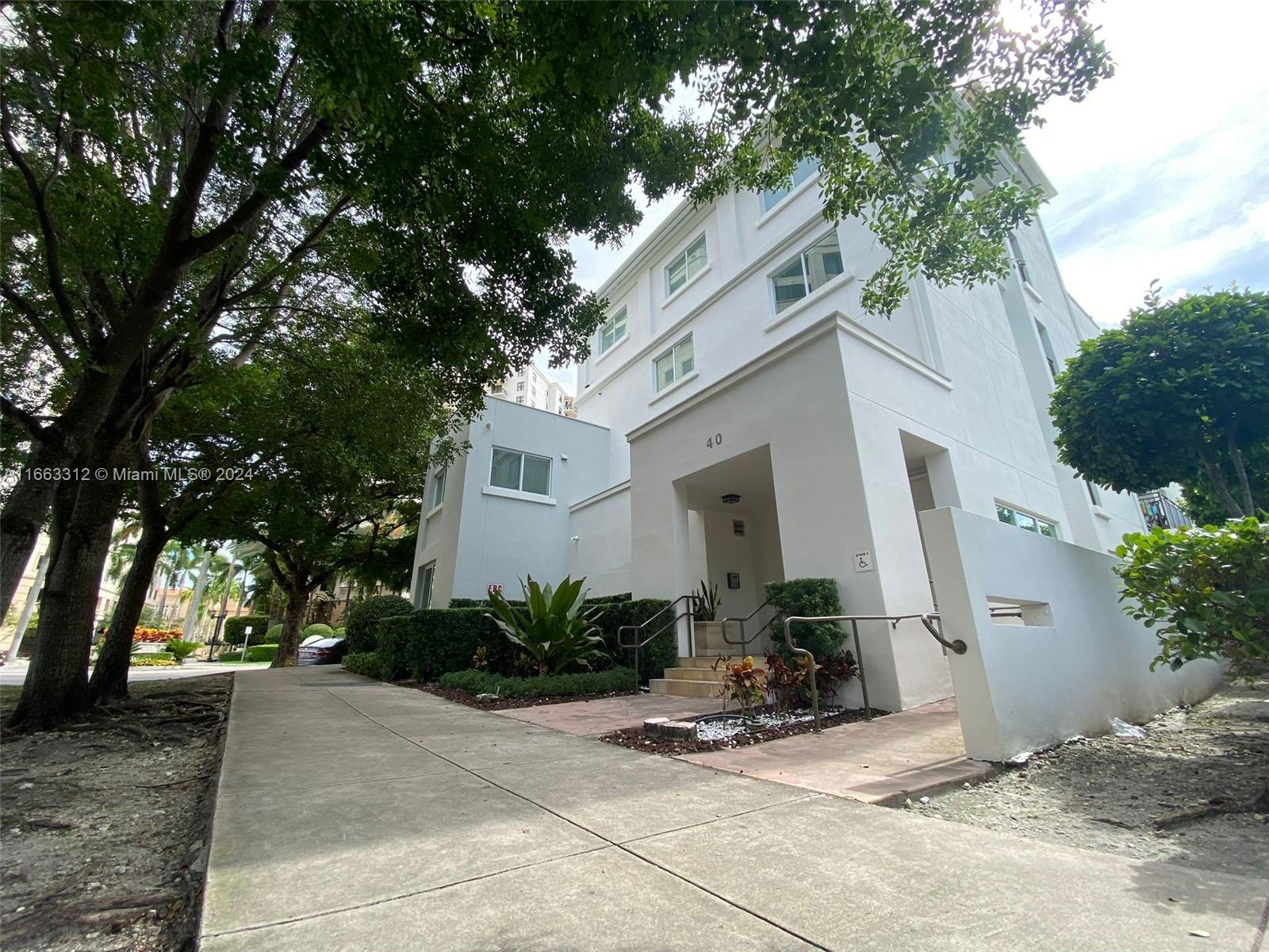 40 Calabria Ave # 202
