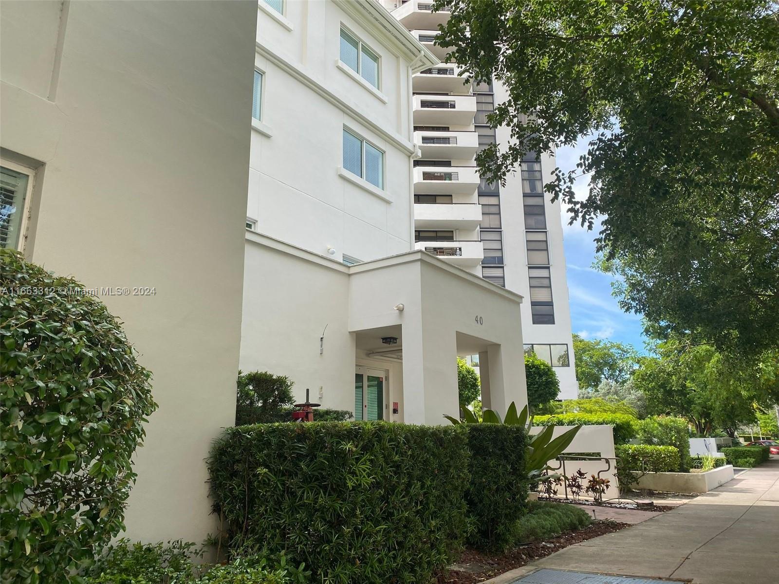 40 Calabria Ave # 202