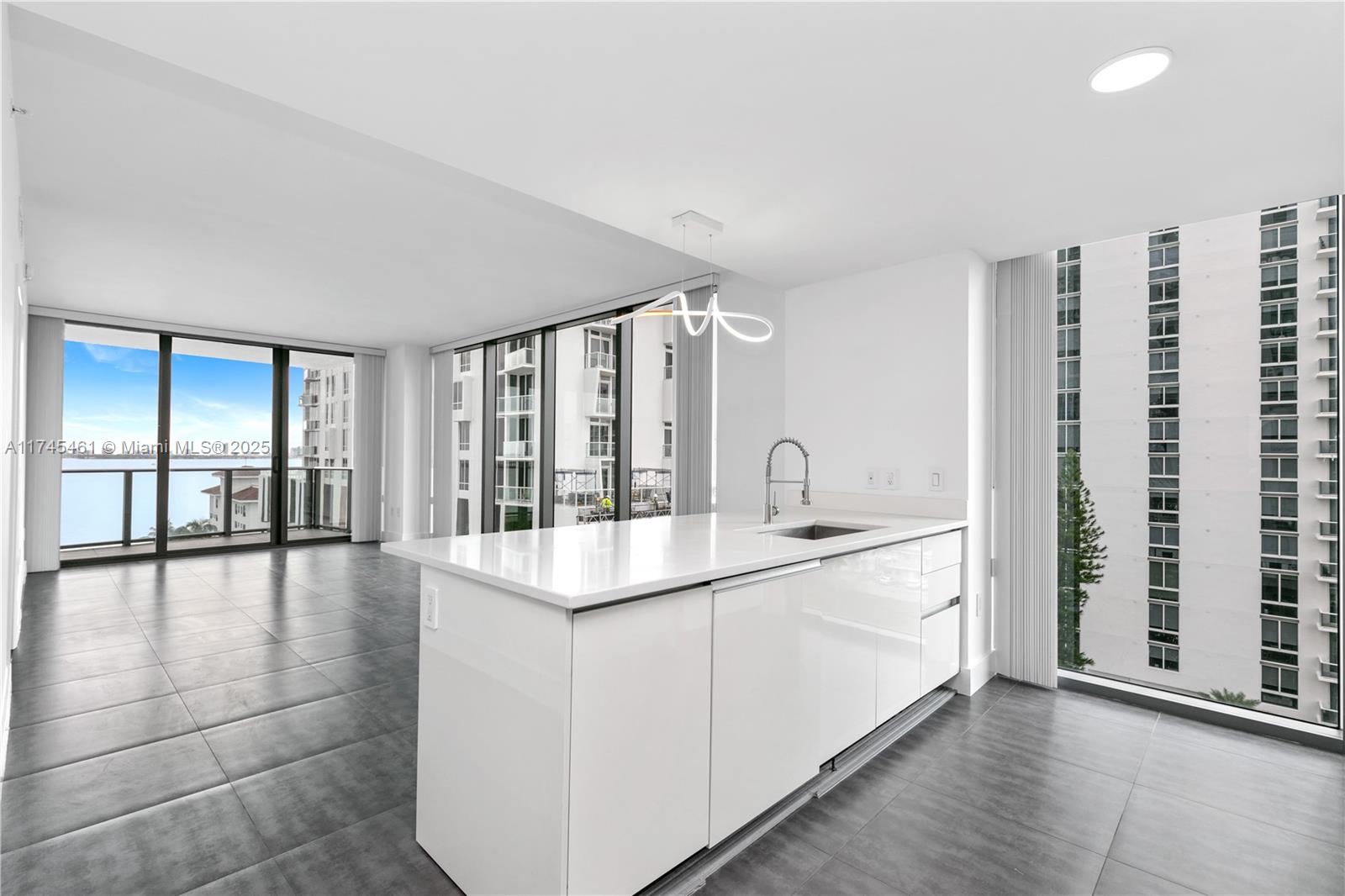 460 NE 28th St # 808