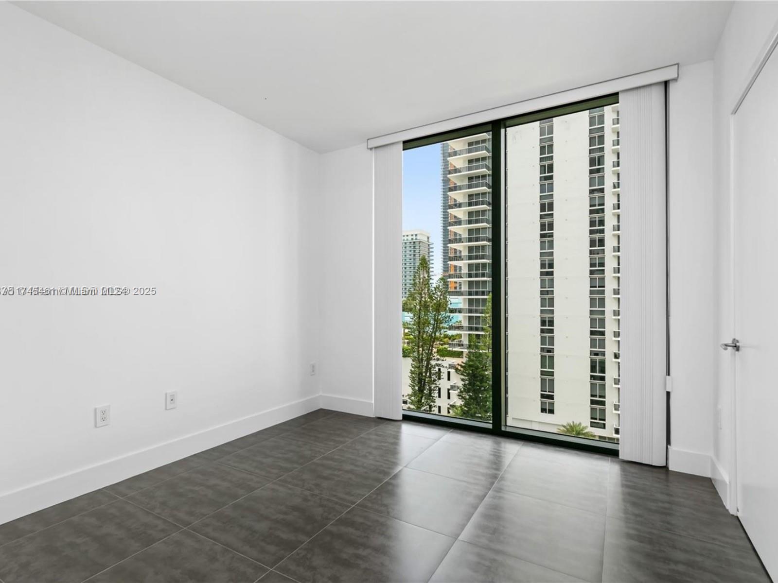 460 NE 28th St # 808