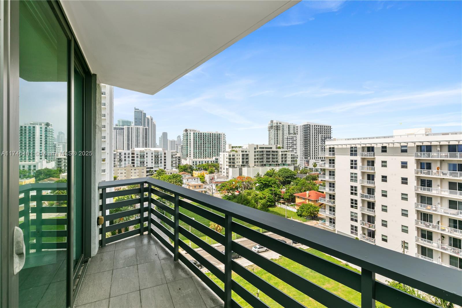 460 NE 28th St # 808