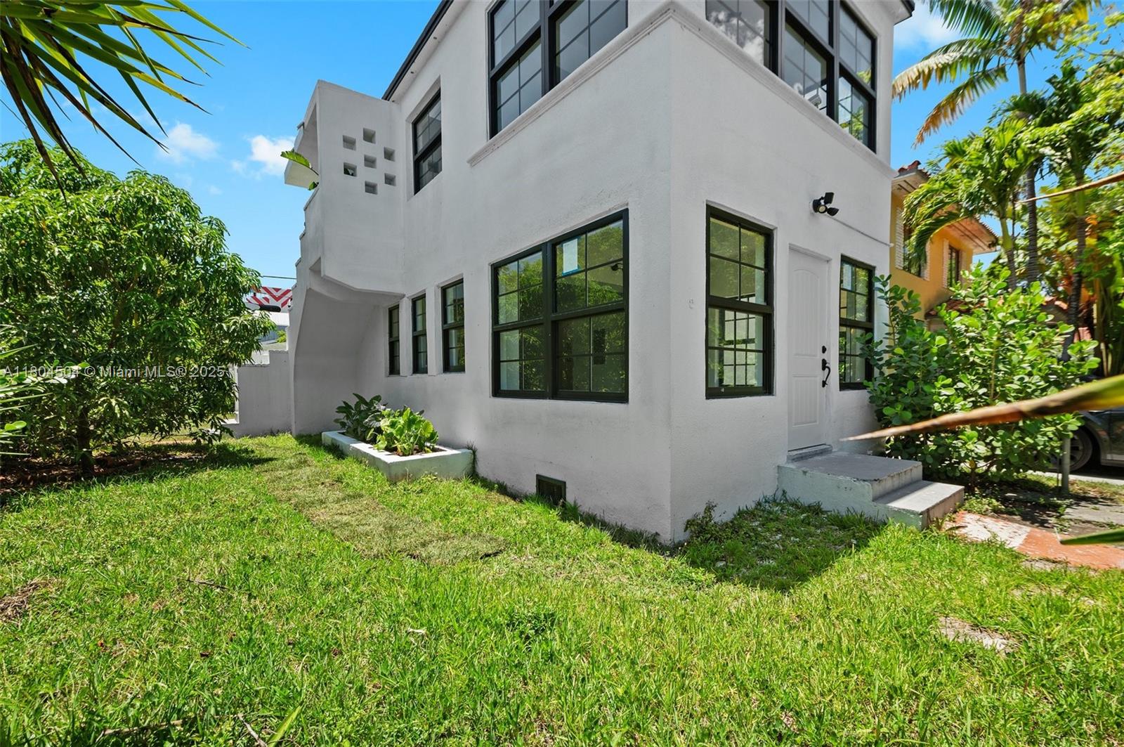 4222 NE 1st Ave