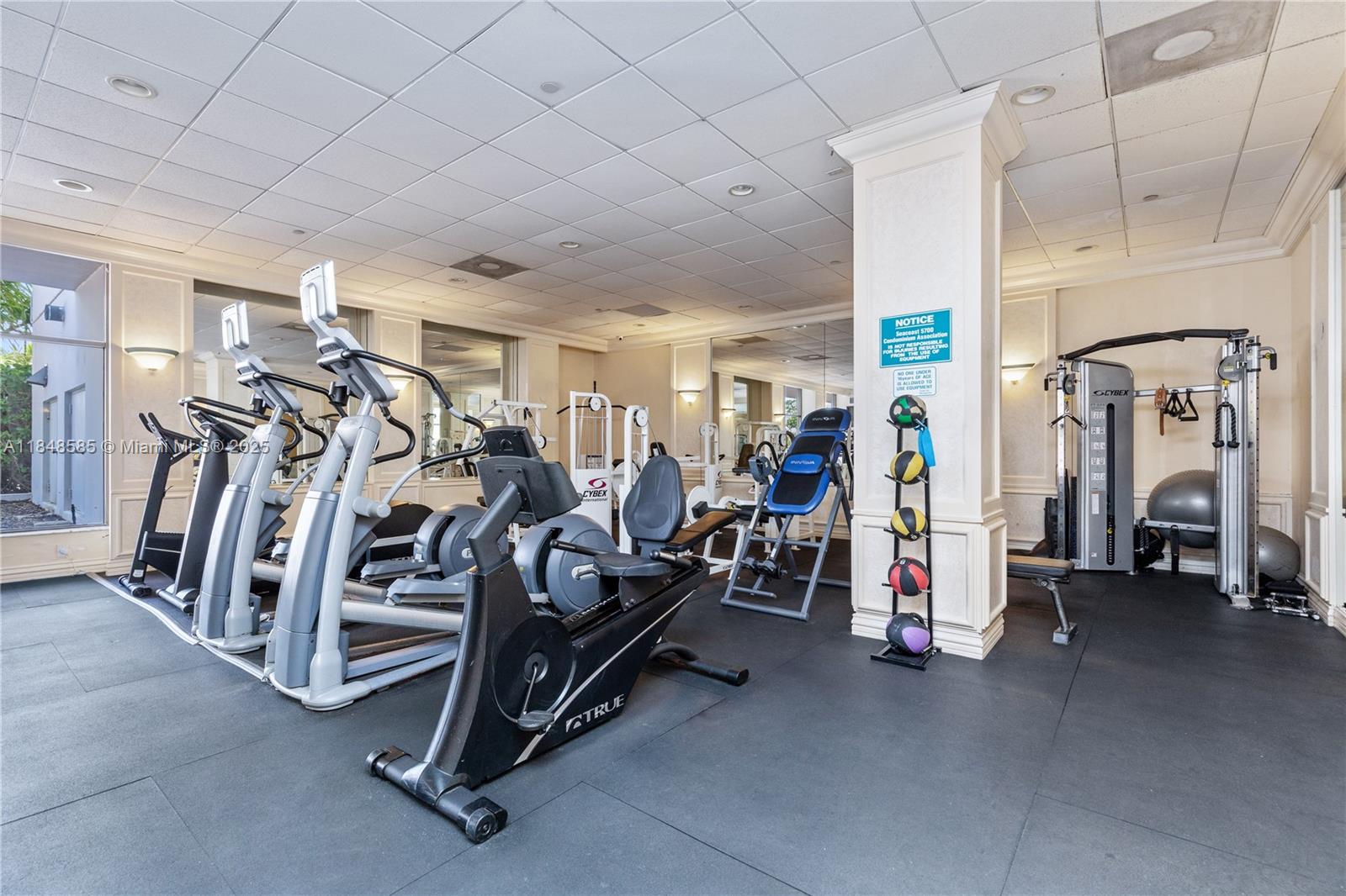 5700 Collins Ave # 10D