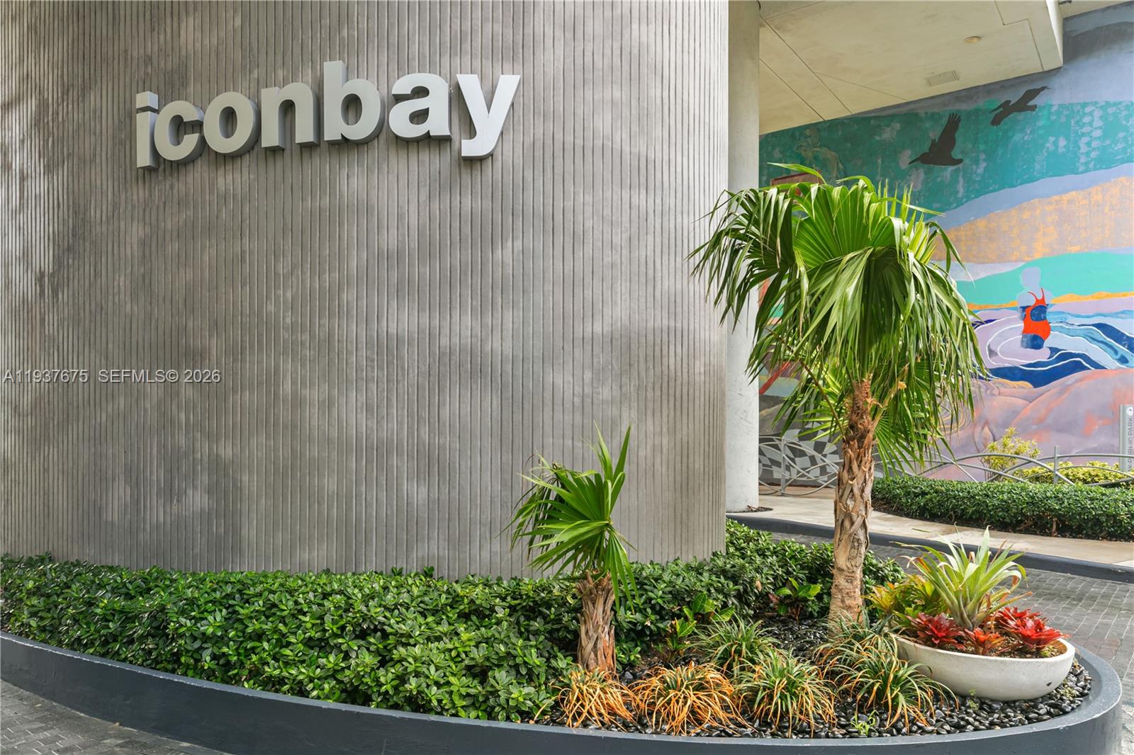 460 NE 28th St # 808