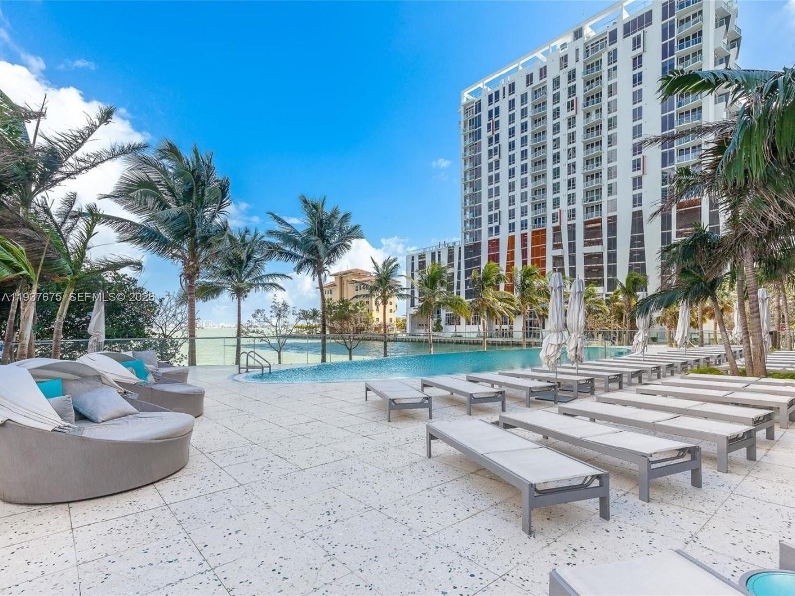 460 NE 28th St # 808