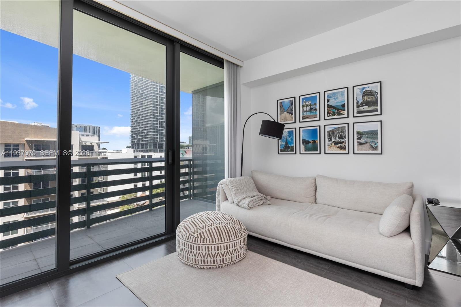 460 NE 28th St # 808