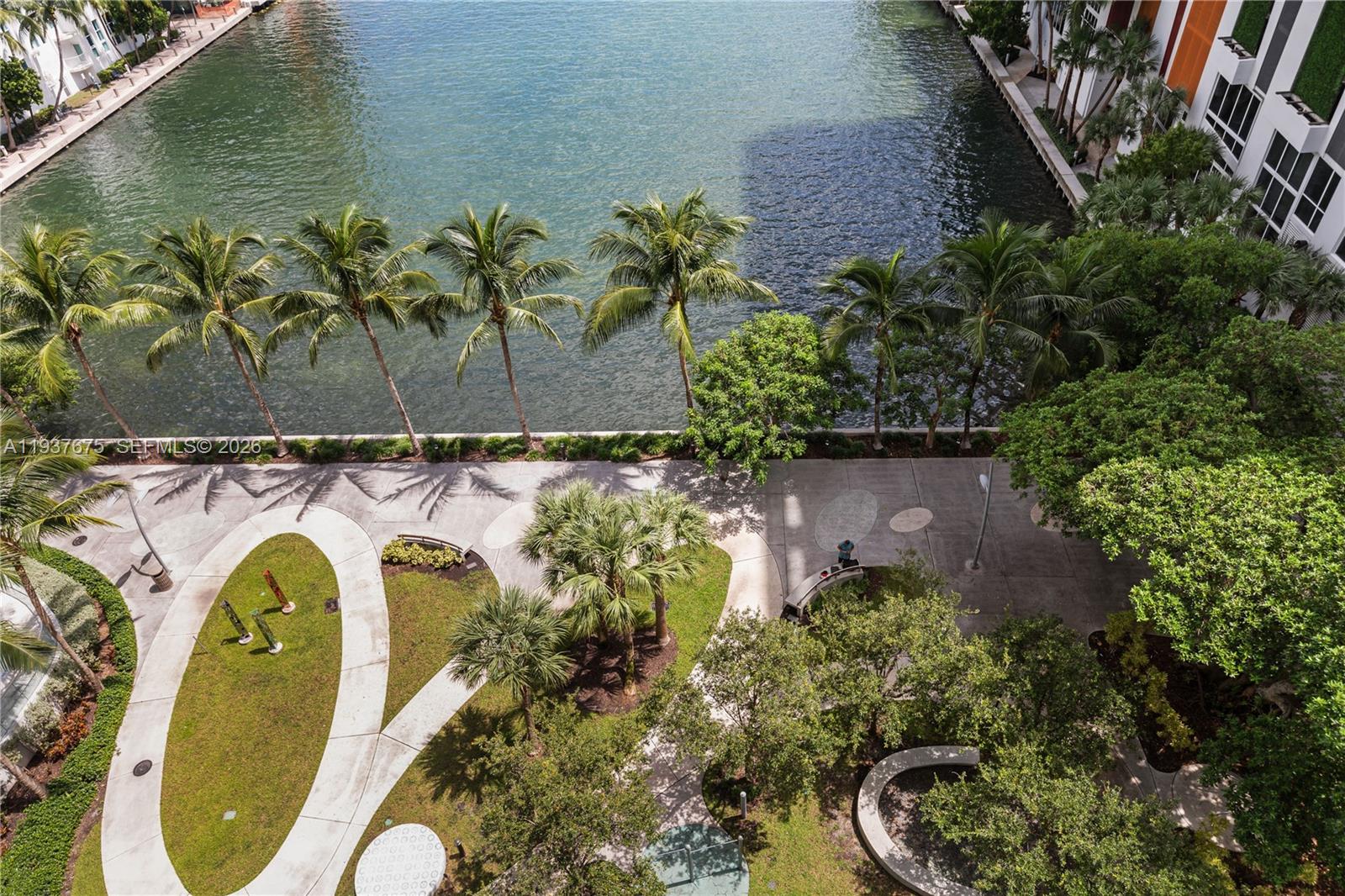 460 NE 28th St # 808