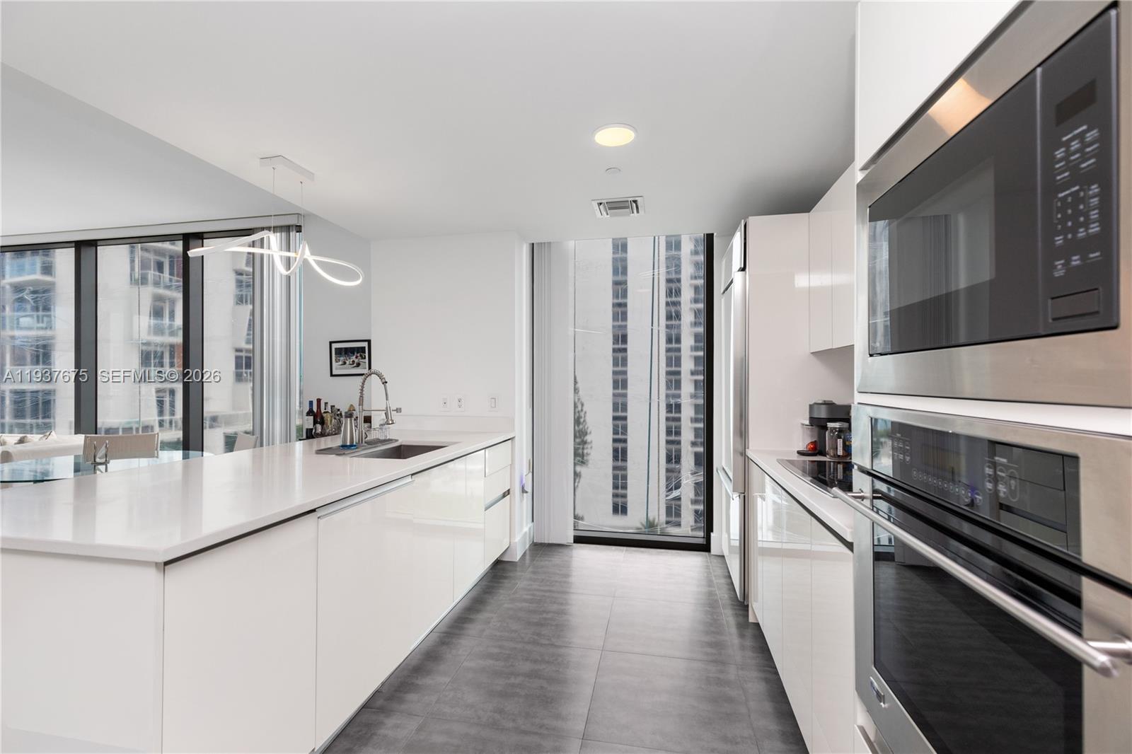 460 NE 28th St # 808