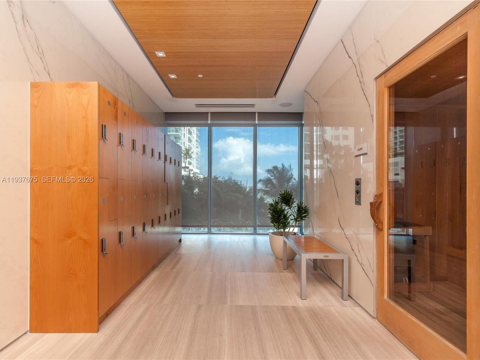 460 NE 28th St # 808