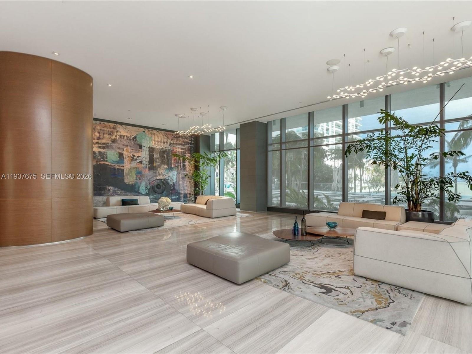 460 NE 28th St # 808