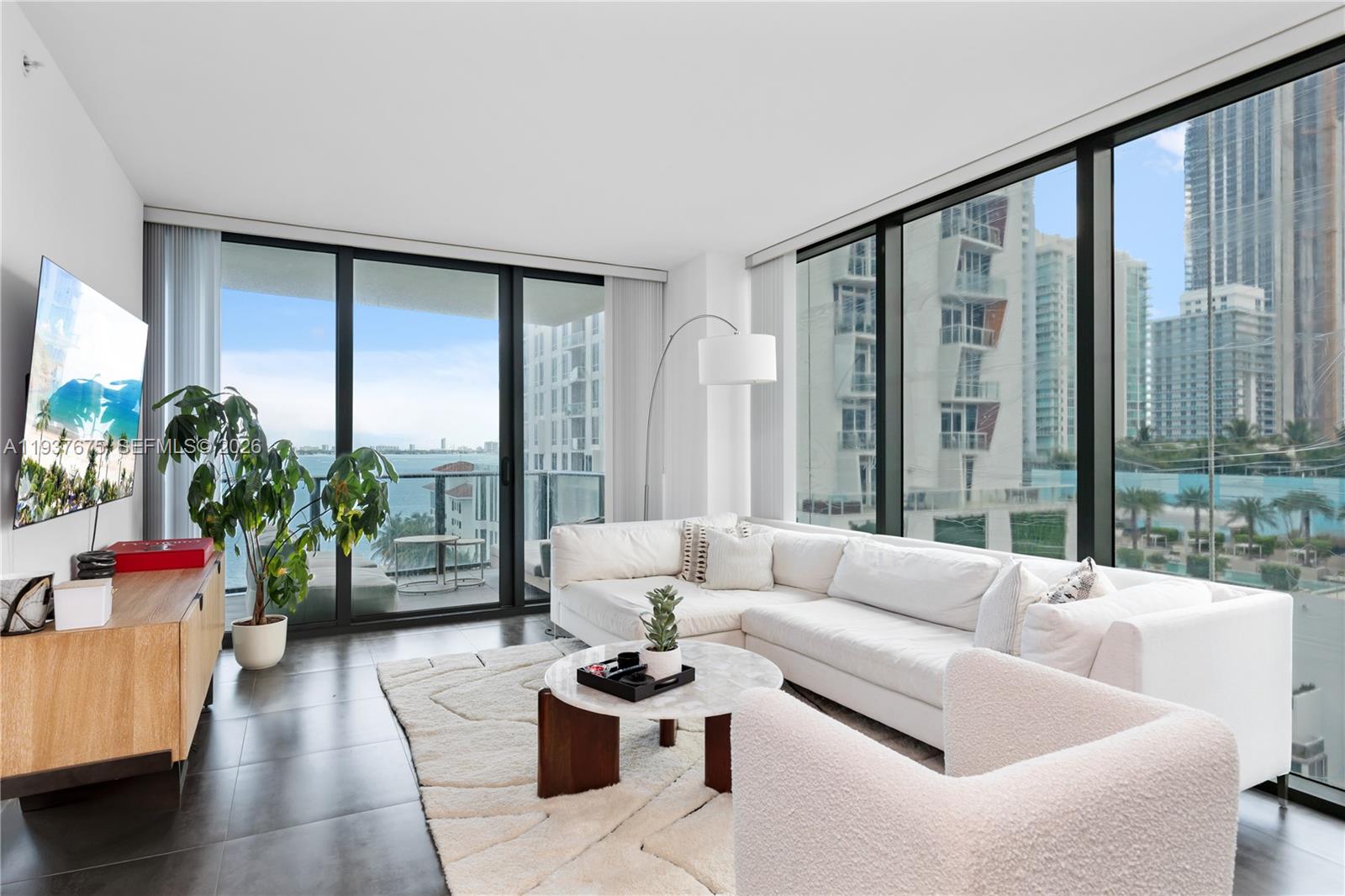 460 NE 28th St # 808