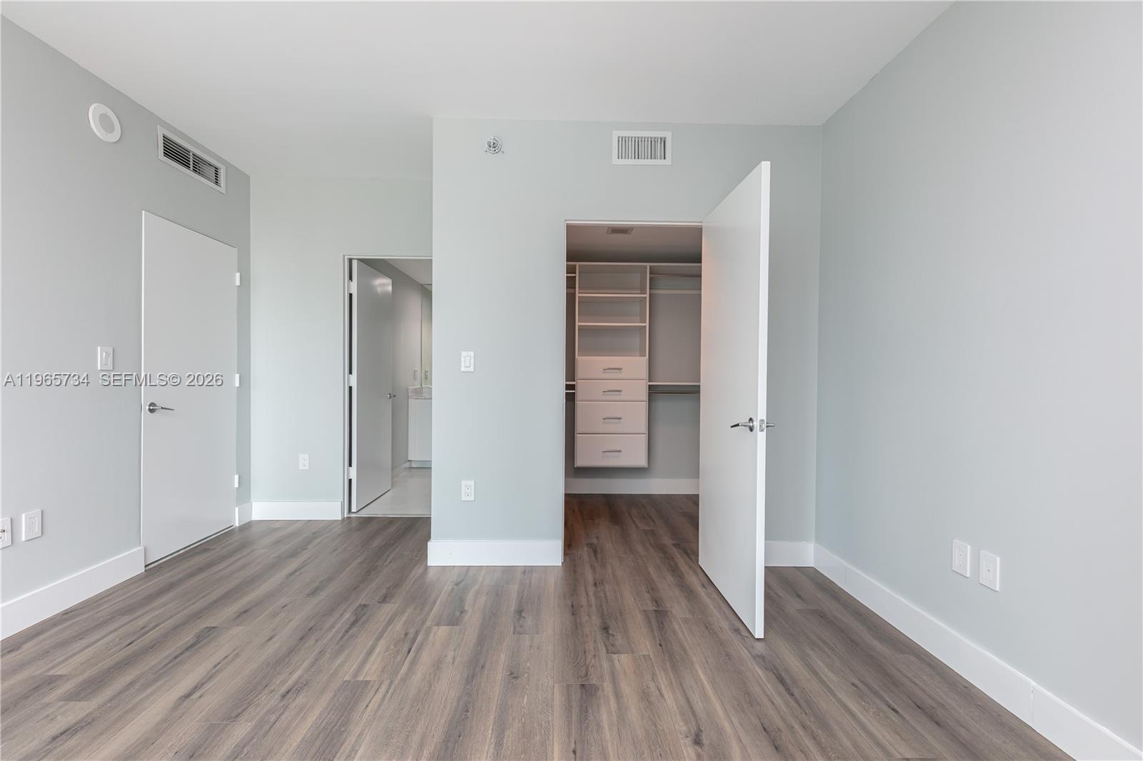 500 Brickell Ave # 1801