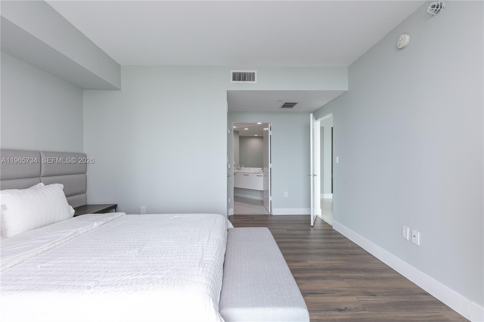 500 Brickell Ave # 1801