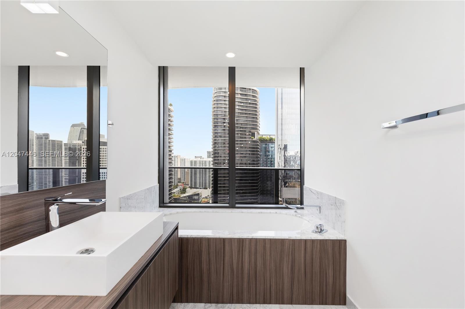 1000 Brickell Plz # 4015
